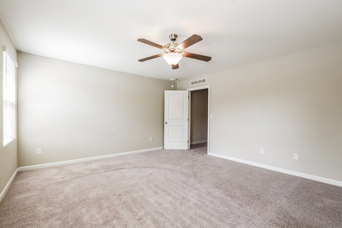 Building Photo - 2640 Island Walk Dr