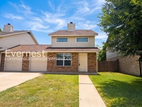 Building Photo - Spacious 2Beds 2Baths Townhome with Fenced Yard and Garage! / Available Now!