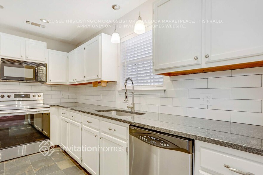 Building Photo - 893 Columbia Ct