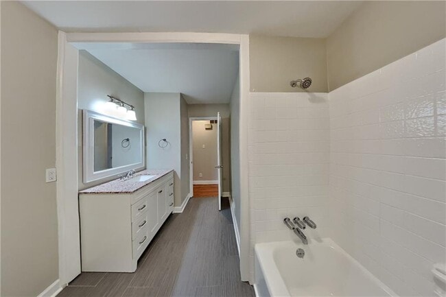 Building Photo - 2731 Georgian Terrace