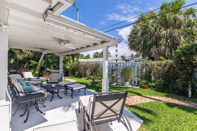 Building Photo - 210 Monceaux Rd