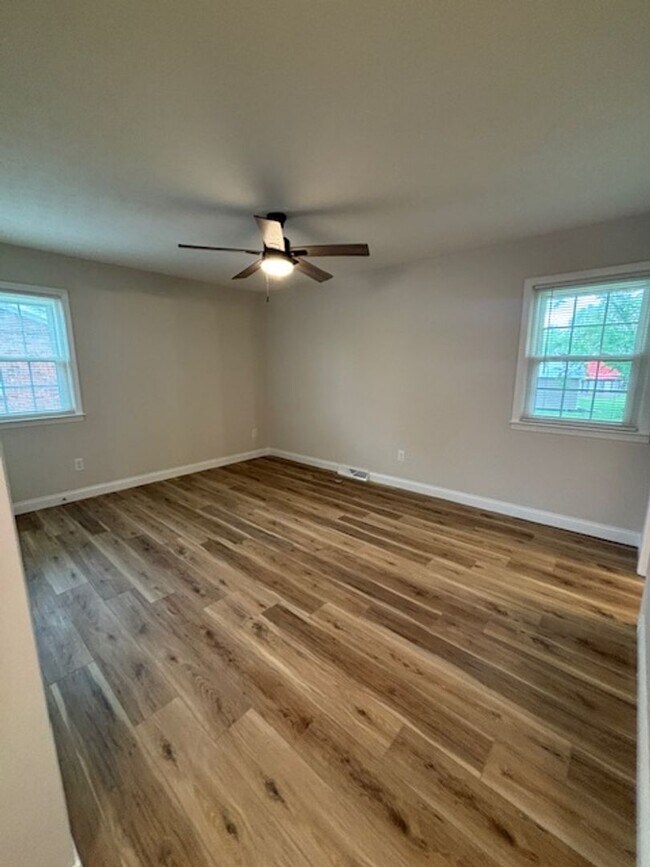 Building Photo - 395 W Crocus Dr