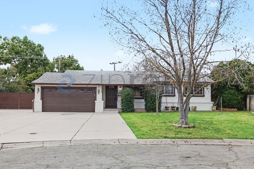 Building Photo - 1653 Robin Hood Ct