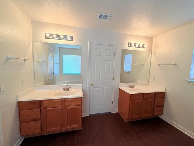 Building Photo - 124 Estate Cove
