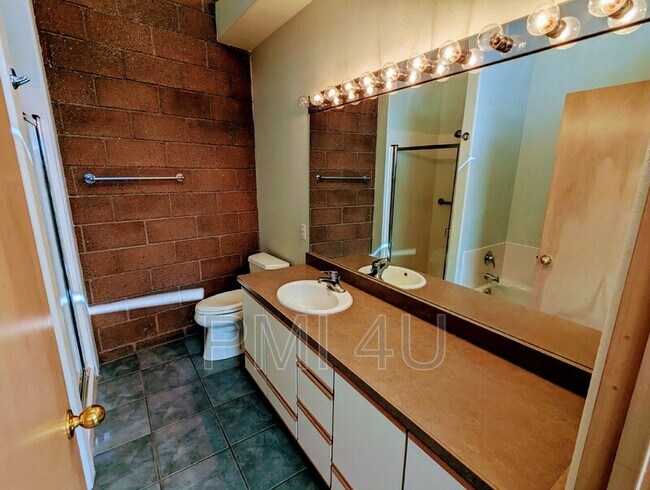Building Photo - 4105 Bay Ct NE
