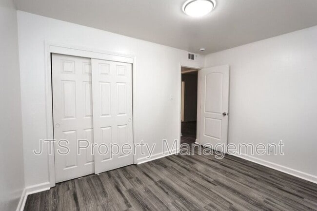 Building Photo - 2840 Sweet Way