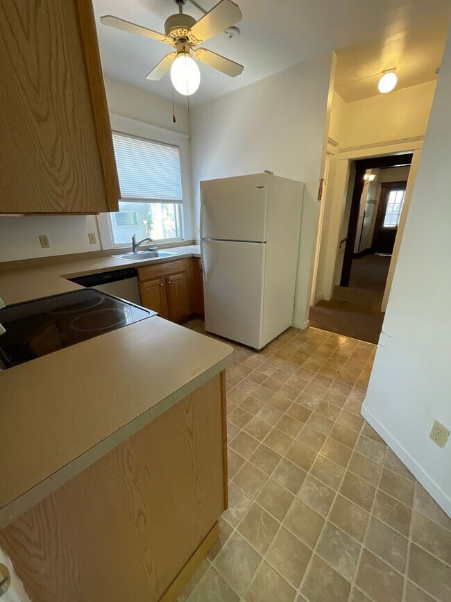 Building Photo - 410 E William St