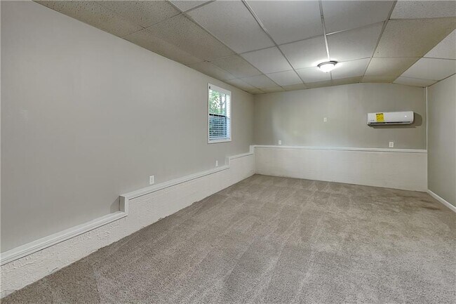 Building Photo - 4094 Maxanne Dr NW