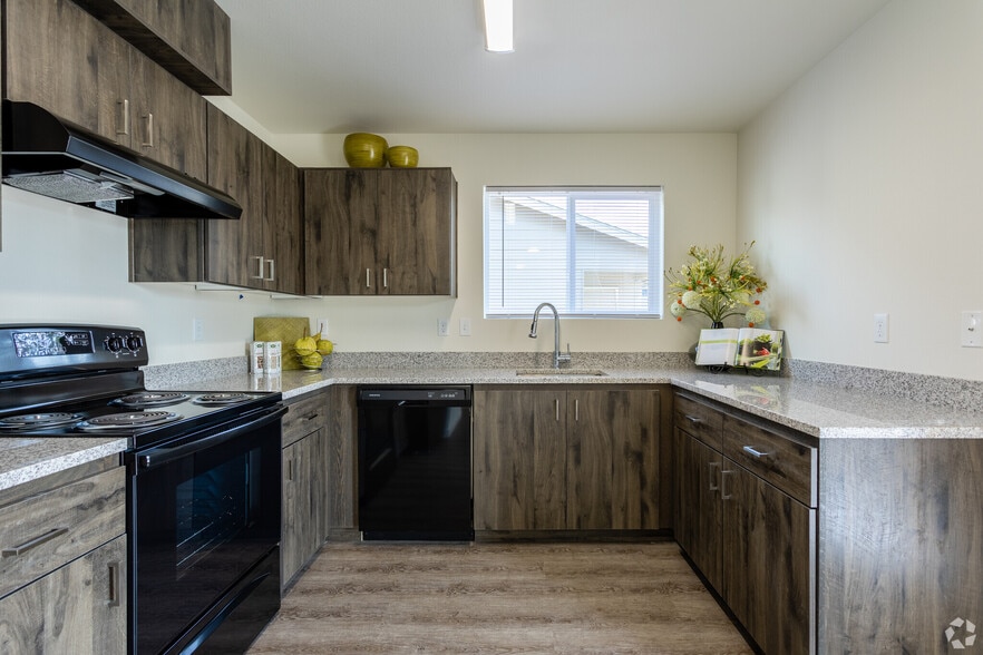 Maple Springs 2272 W 10th Ave Junction City OR 97448 Apartment Finder