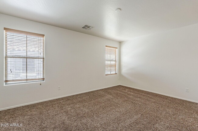 Building Photo - 3022 E Donner Dr