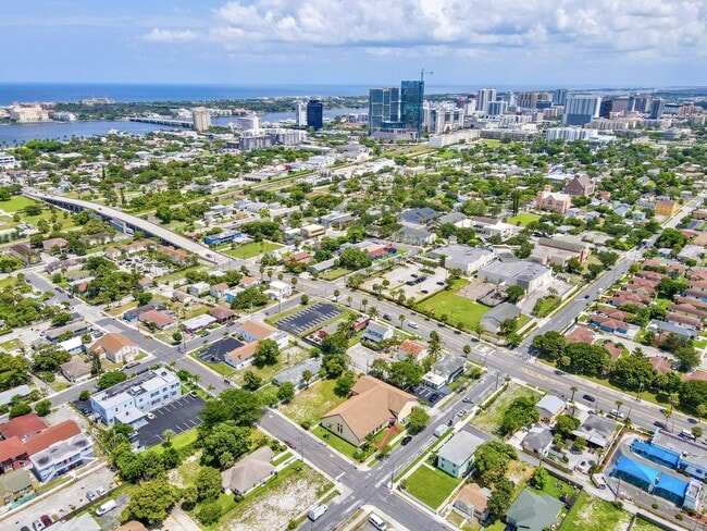 Building Photo - 1319 Douglass Ave