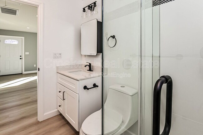 Building Photo - 45 Banchio St