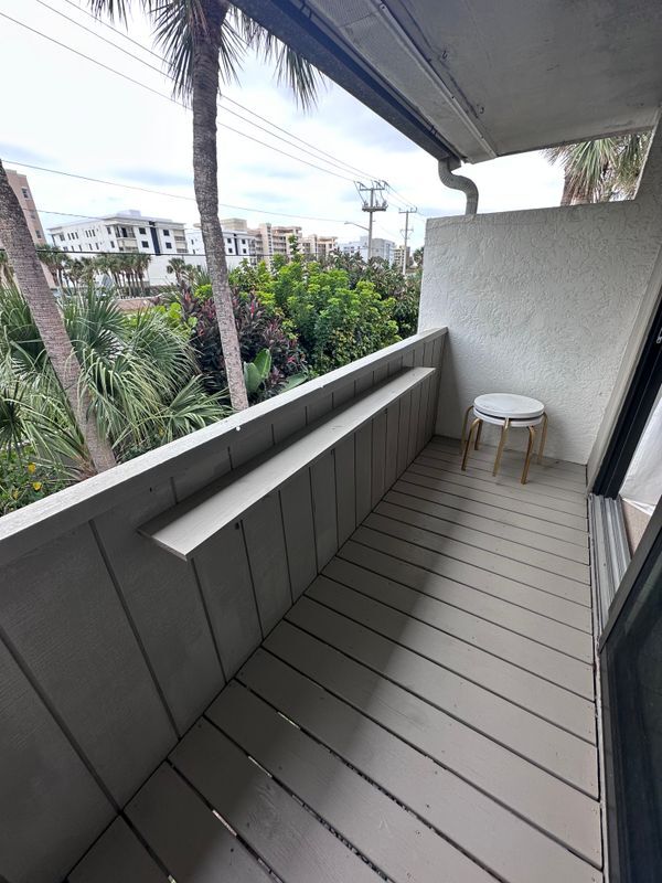 Building Photo - 100 Coral Way E
