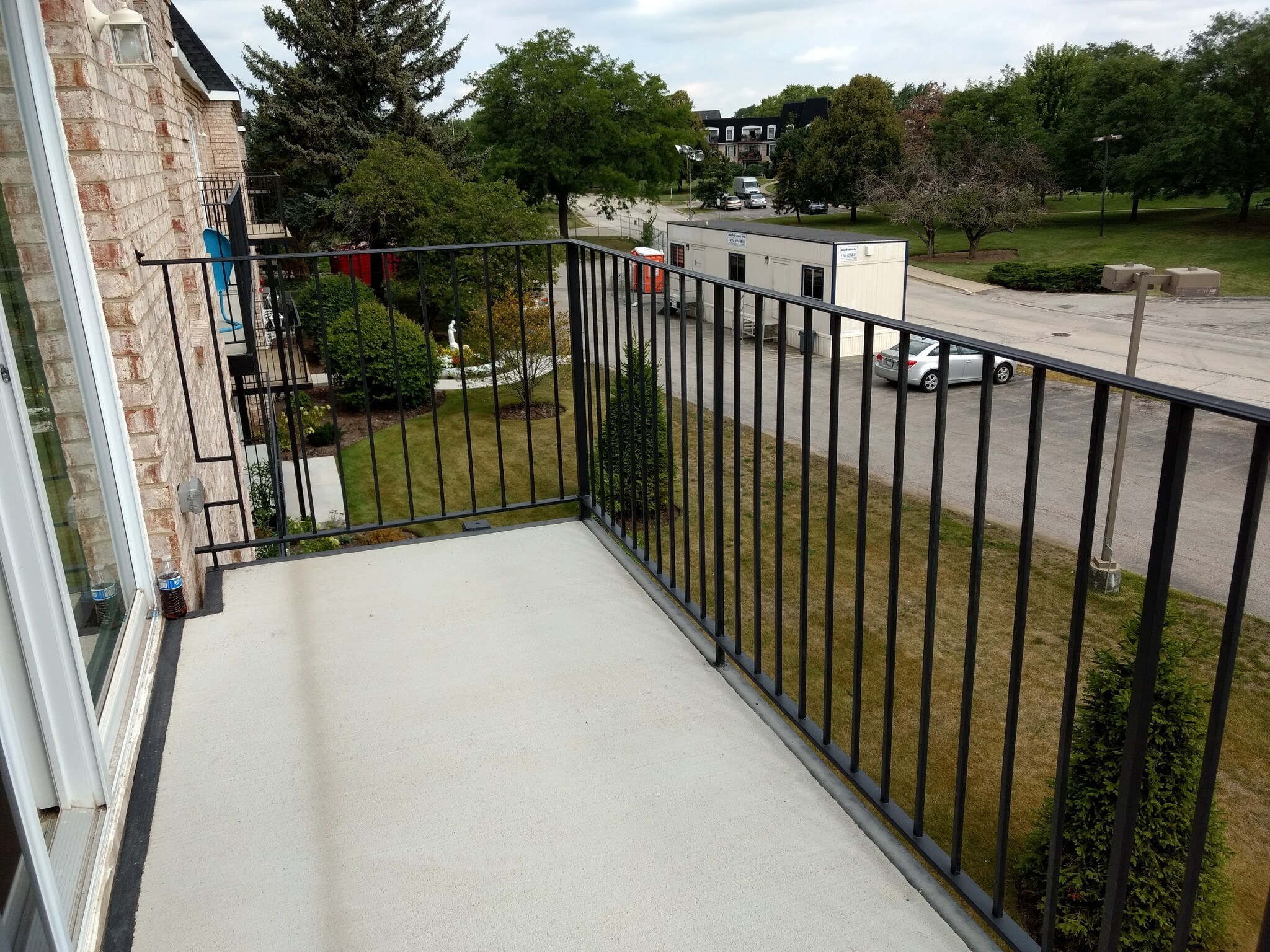 large balcony - 5201 Carriageway Dr