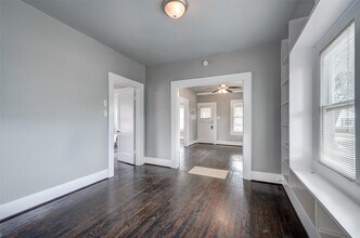 Building Photo - 109 E 23rd St