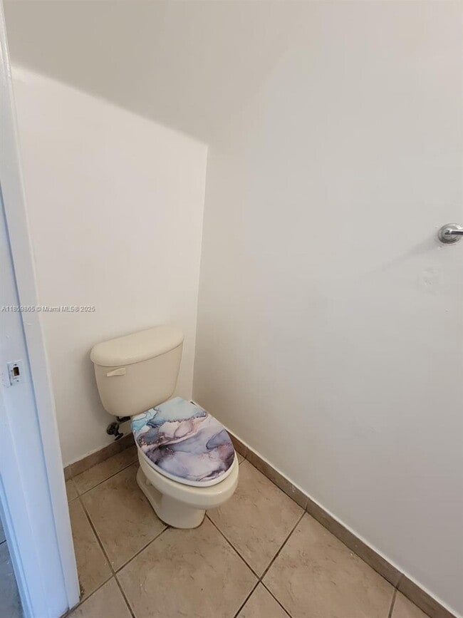 Building Photo - 8223 SW 27th St