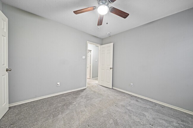 Building Photo - 6727 High Stone Ln