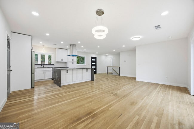 Building Photo - 42 W Belle Isle Rd NE