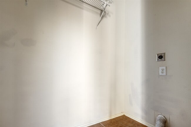 Building Photo - 7231 Winter Song Dr