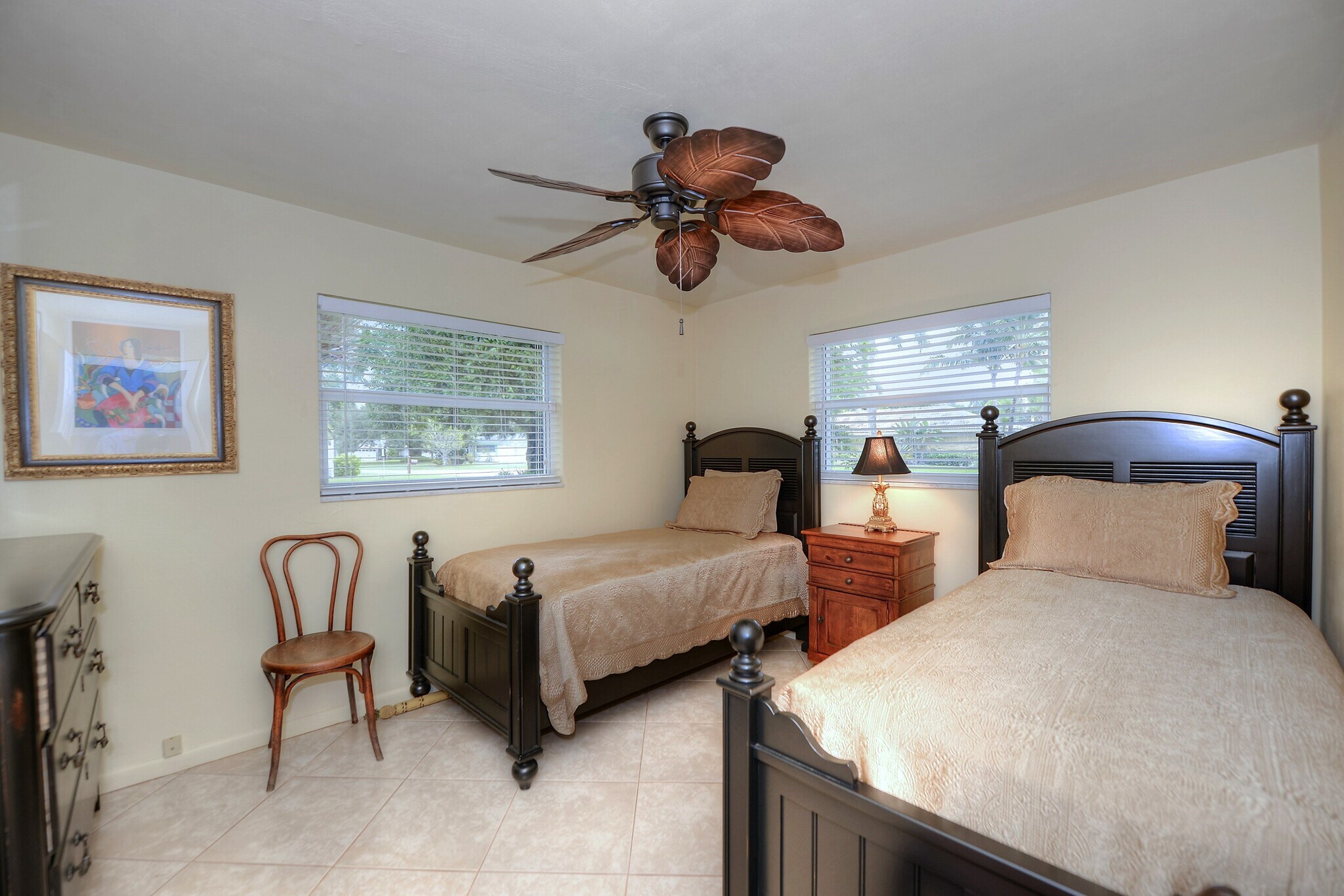 Guest bedroom - 5652 Eichen Cir