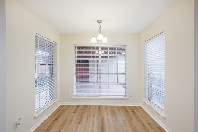 Building Photo - 3362 Continental Dr