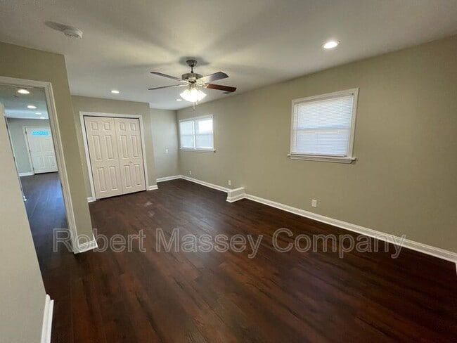 Building Photo - 2383 Clarendon Ave