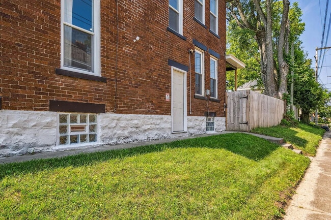 Building Photo - 921 Linwood Ave