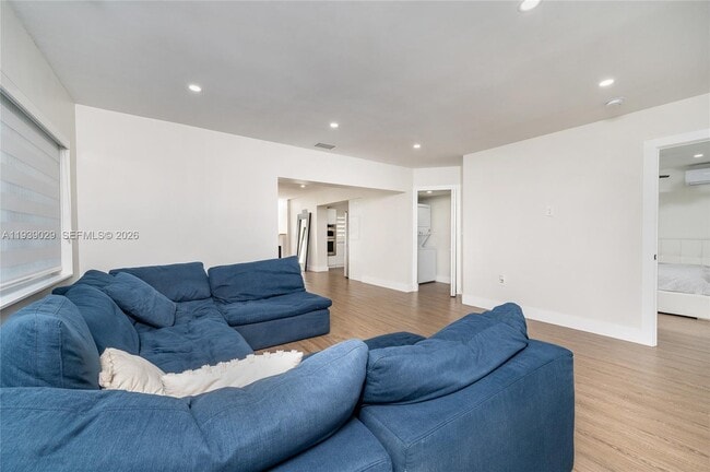 Building Photo - 3077 SW 5th St