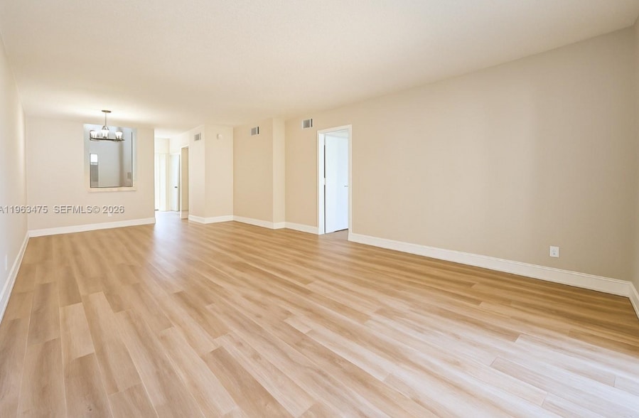 Building Photo - 333 NW 17th Ct