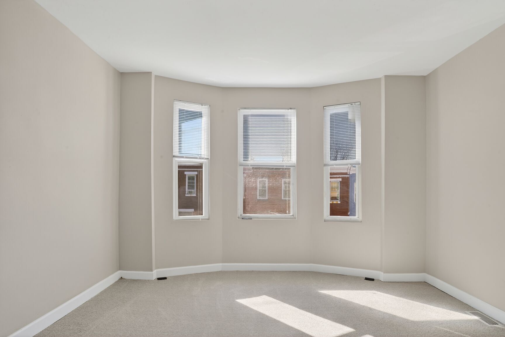 Building Photo - 2102 W Saratoga St