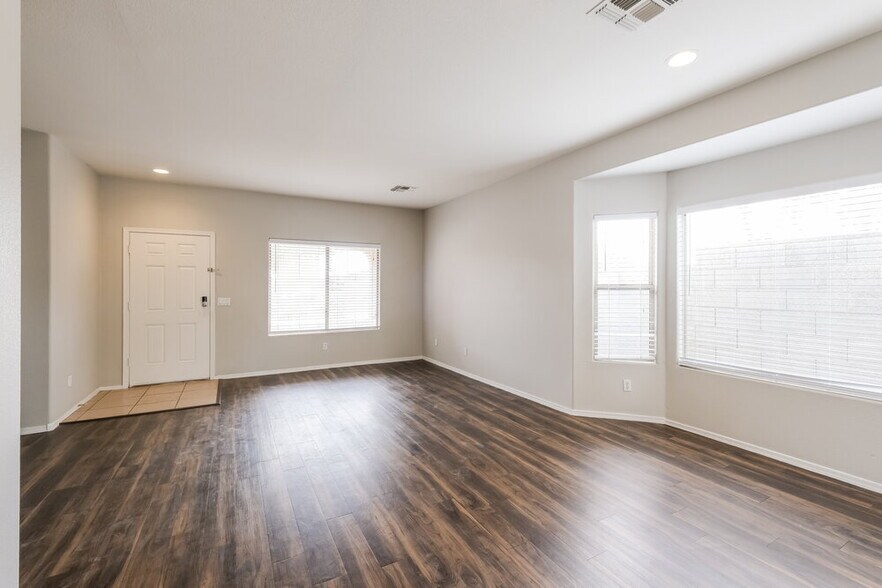 Building Photo - 3402 N 129th Dr