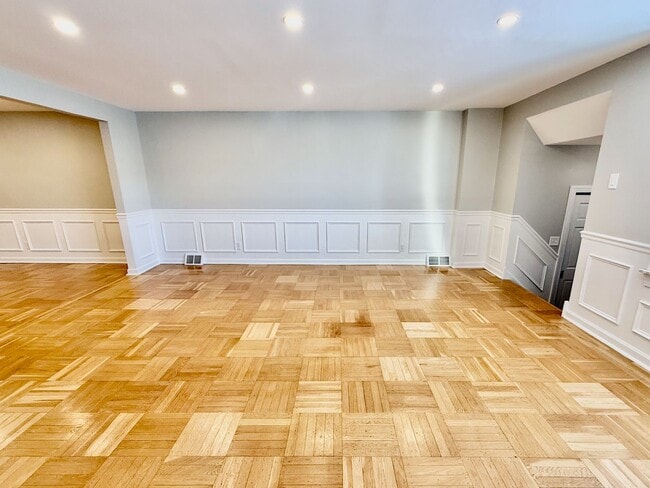 Building Photo - RARELY Offered completely RENOVATED PACKER PARK 3 Bedroom/2.5 Bath HOME w/ Central AC-HARDWOOD Fl...