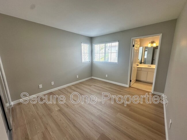 Building Photo - 379 Westlake Vista Ln