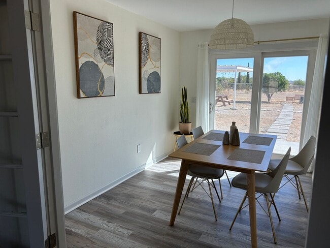 Building Photo - 2 bed 1 bath home + bonus room near Joshua...