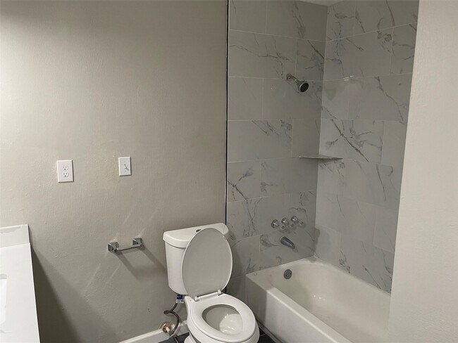 Building Photo - 24118 Spring Mill Ln