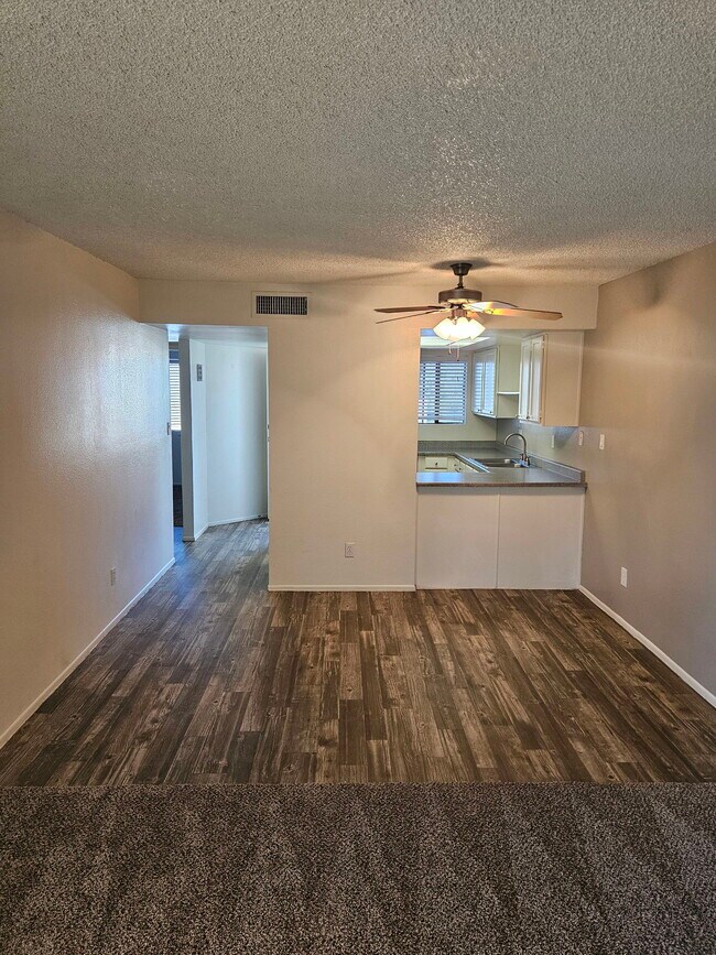 Building Photo - 885 N Granite Reef Rd