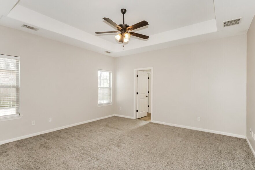 Building Photo - 45 Green Hills Dr