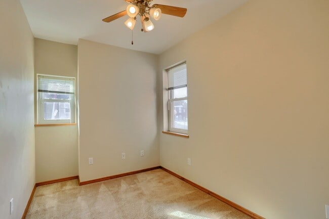 Building Photo - 2810 Sarah St