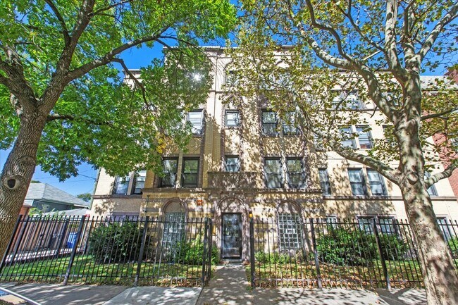 Primary Photo - 1934 E 74th St