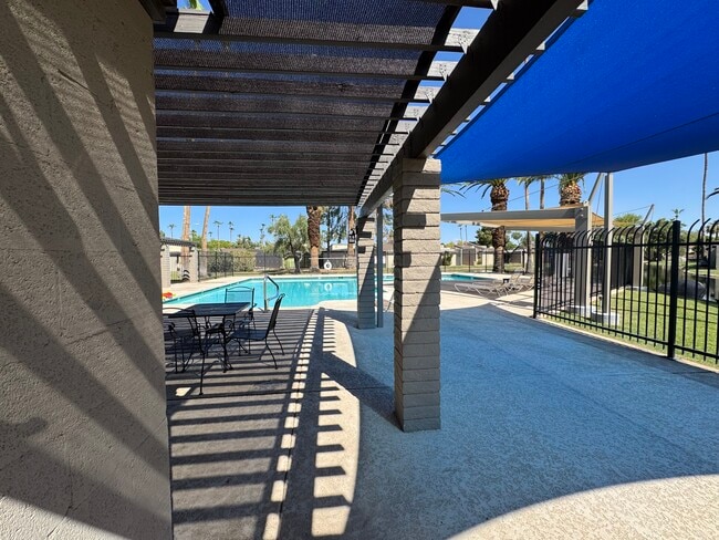 Building Photo - 2312 W Lindner Ave