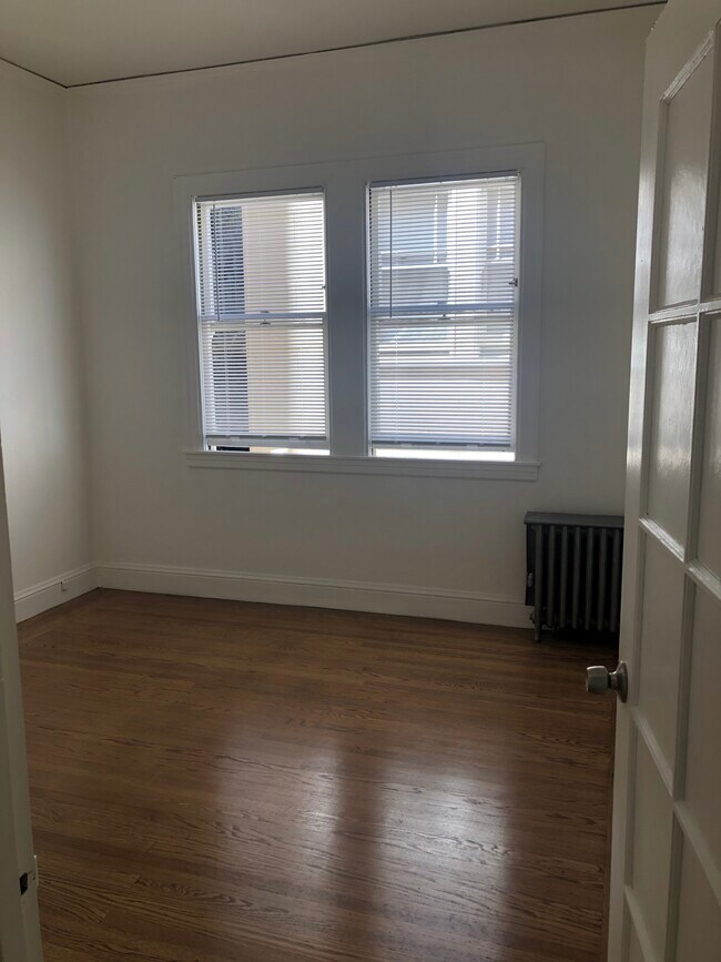 Primary Photo - 1080 Washington St