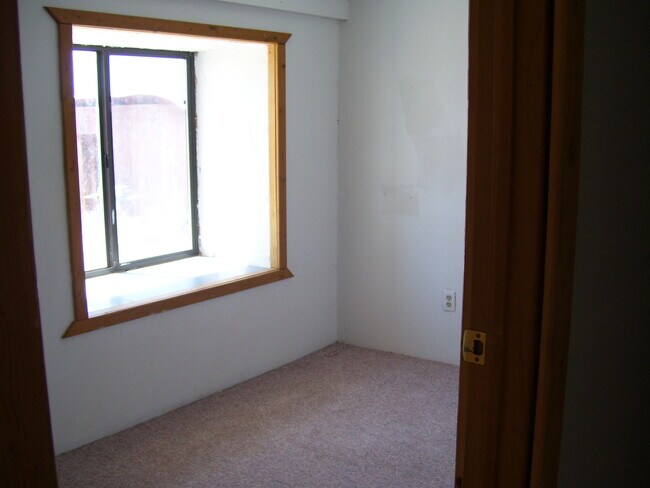 Building Photo - 13527 Lane 5 N
