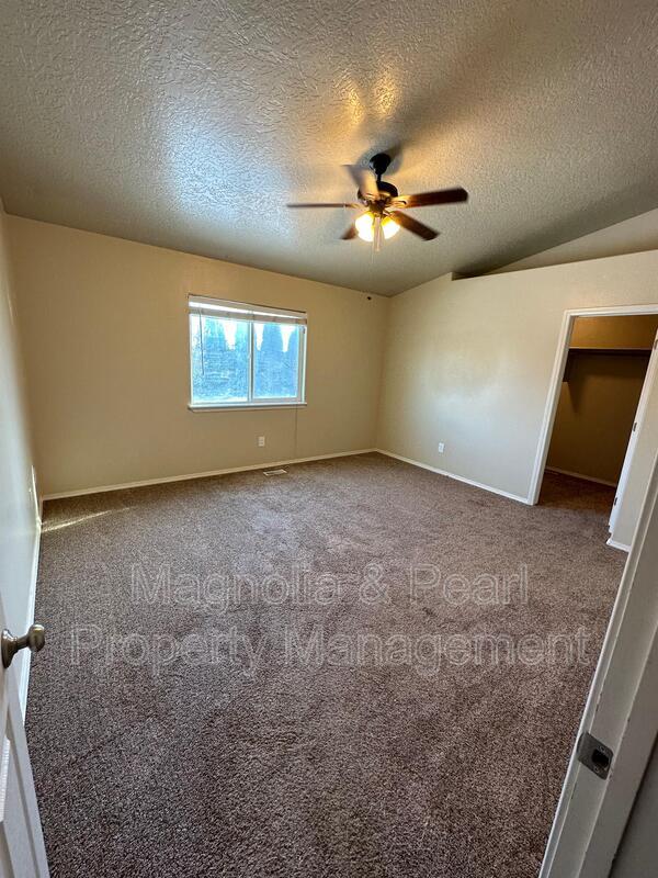 Building Photo - 16538 Sadie Ave