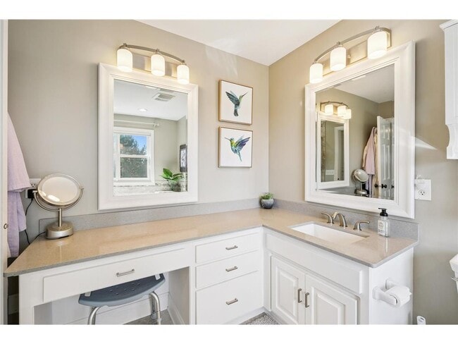 Building Photo - 9520 Scott St