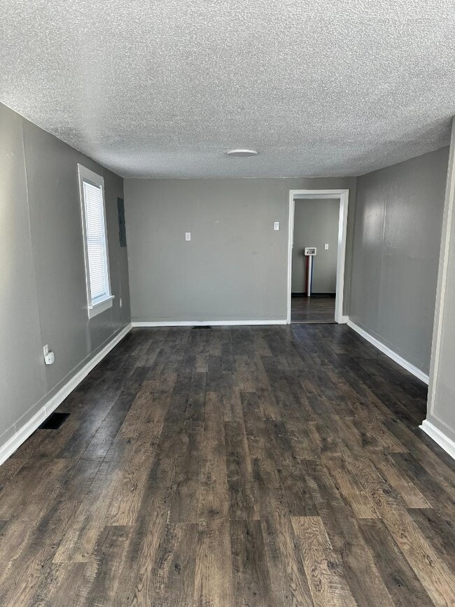 Building Photo - 611 School Ave