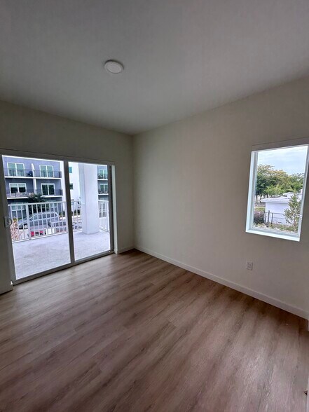 Building Photo - 915 18th Ave N