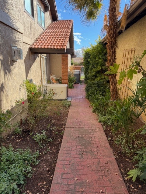 Building Photo - 545 S Valley View Dr