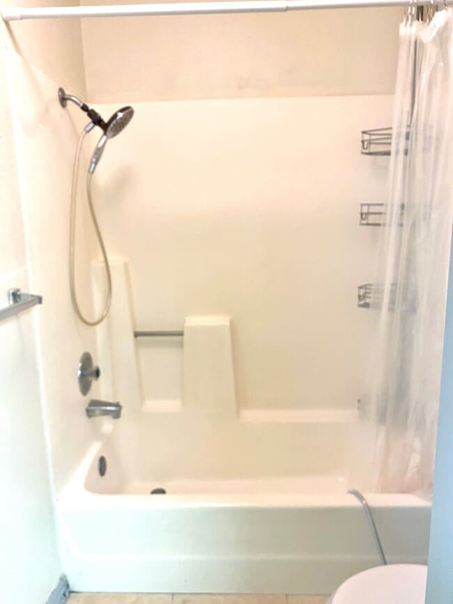 bedroom 2 shower - 8463 De Soto Ave