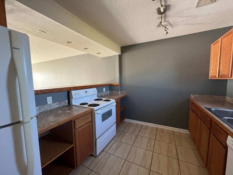 Building Photo - 57 Bearing Cir