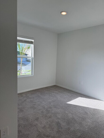 Building Photo - 2049 Albatross Nest Dr